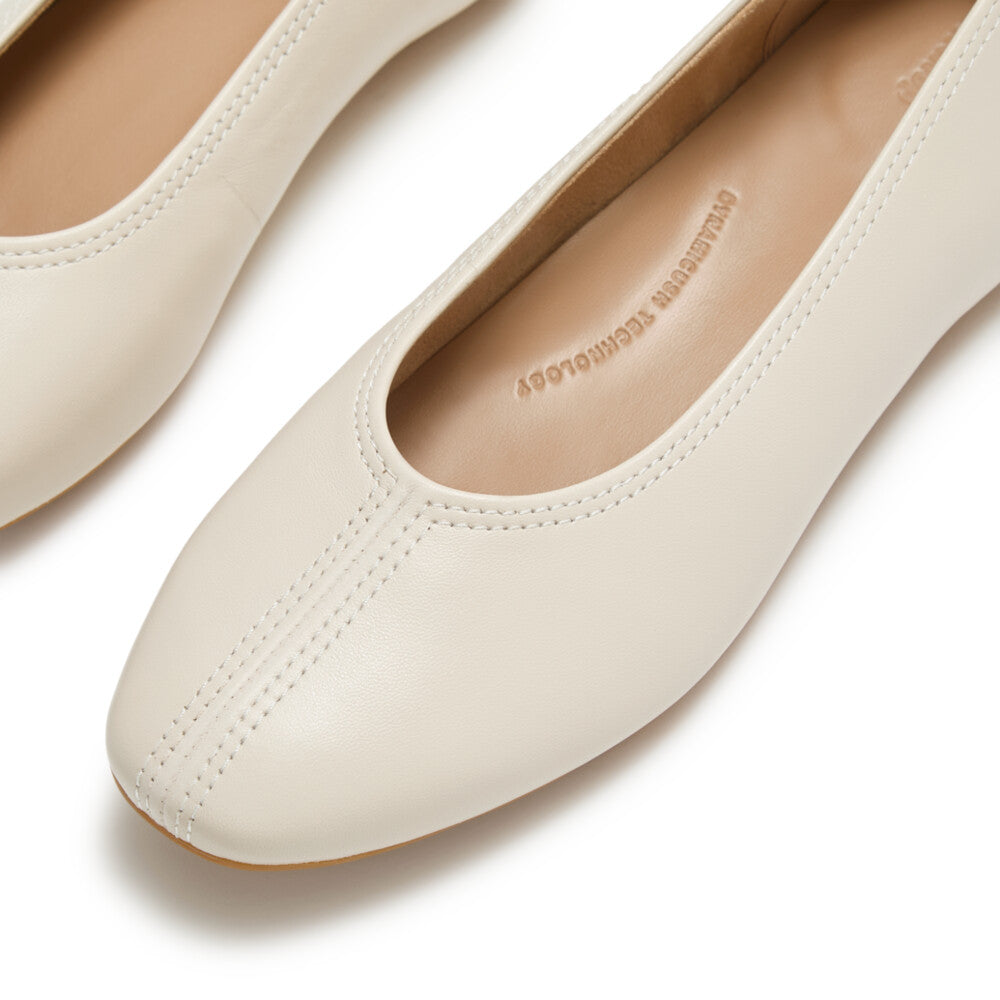 Fitflop High-Cut Beige Soft Leather Ballerina|A0PA99