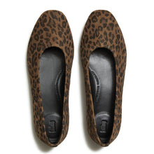 Load image into Gallery viewer, Fitflop Leo Print Suede Ballerina|ADRE76
