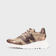 Load image into Gallery viewer, Wonders Gold &amp; Taupe Mini Wedge Trainer|E6760TA
