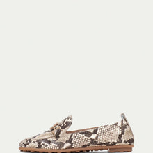 Load image into Gallery viewer, Hispanitas HV254027T- Loafer.
