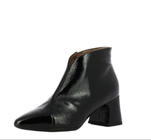 Load image into Gallery viewer, Wonders Black Patent V-Cut Ankle Boot| I9013PB
