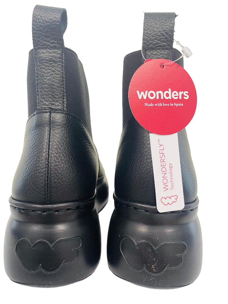 Black boots with a 'wonders' tag on a white background