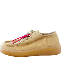 Load image into Gallery viewer, Beige sneaker with pink laces on a wooden surface
