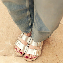 Load image into Gallery viewer, Genuins Honolulu G106203- Sandal.
