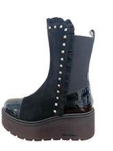 Load image into Gallery viewer, Marco Moreo Black Studs Platform Boots|G1018JNR
