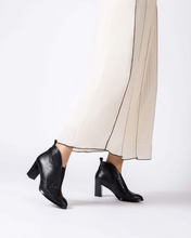 Load image into Gallery viewer, Wonders Black Ankle Boot|L1112NEG
