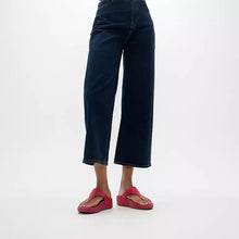 Load image into Gallery viewer, Fit Flop I88C32- Sandal.
