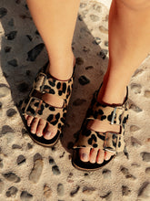 Load image into Gallery viewer, Genuins Honolulu G106336- Sandal.
