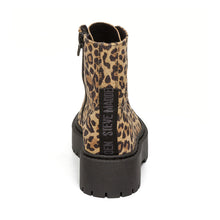 Load image into Gallery viewer, Steve Madden 1001184969- Leo Ankle Boot.
