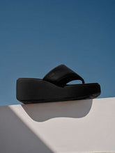 Load image into Gallery viewer, Fit Flop JF8090- Sandal.
