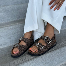 Load image into Gallery viewer, Copenhagen Leo Print Platform Sandal| CS8340
