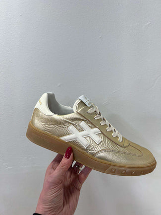 Another Trend A0382643- Trainer.