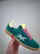 Load image into Gallery viewer, Meline 526RE544- Trainer.
