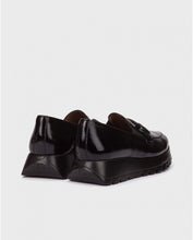 Load image into Gallery viewer, Wonders A2494BLK- Loafer.
