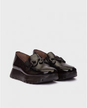Load image into Gallery viewer, Wonders A2494BLK- Loafer.
