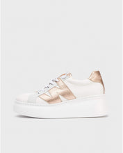 Load image into Gallery viewer, Wonders A2670WHT- Trainer.
