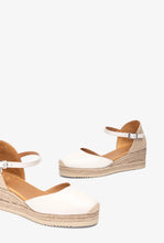 Load image into Gallery viewer, Unisa Beige Leather Espadrille |CISCAIV
