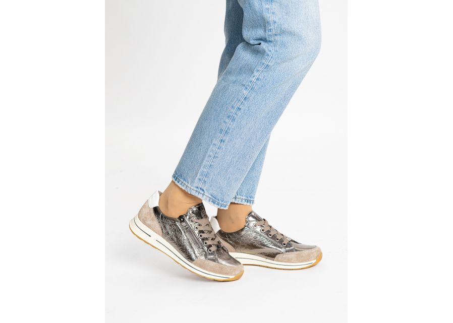 Ara 125480179- Trainer.