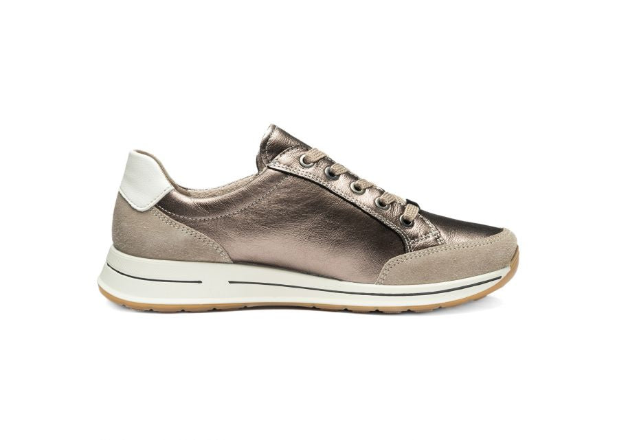 Ara 125480179- Trainer.