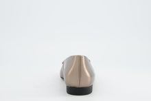 Load image into Gallery viewer, Paul Green 3792178- Pump.
