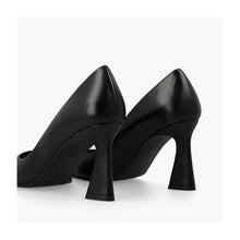 Load image into Gallery viewer, Lodi Black Leather Court Shoe|ROAC210
