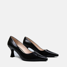 Load image into Gallery viewer, Lodi Black Patent Court Shoe|ROAC60
