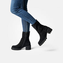 Load image into Gallery viewer, Paul Green 8133018- Ankle Boot.
