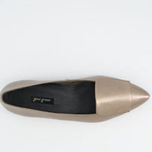 Load image into Gallery viewer, Paul Green 3792178- Pump.
