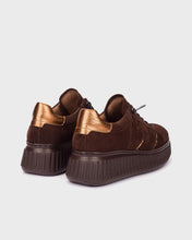 Load image into Gallery viewer, Wonders Brown Suede &amp; Gold Platform Trainers, rear view.

