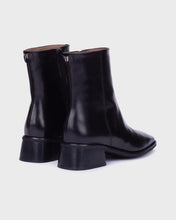 Load image into Gallery viewer, Wonders Black Leather Block-Heel Ankle Boots, rear view.
