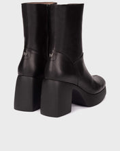 Load image into Gallery viewer, Wonders Black Leather Platform Ankle Boots, rear view.
