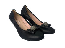 Load image into Gallery viewer, Le Babe Black Court Shoe
