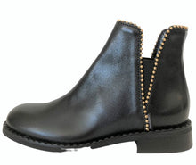 Load image into Gallery viewer, Marco Moreo C2104CJ1 - Flat Ankle Boot
